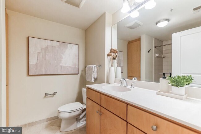 Building Photo - 1117 10th St NW