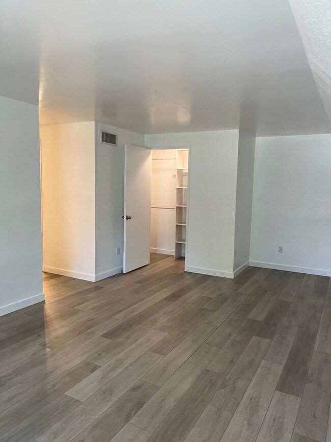 Building Photo - Conveniently located home featuring 2 main bedrooms!