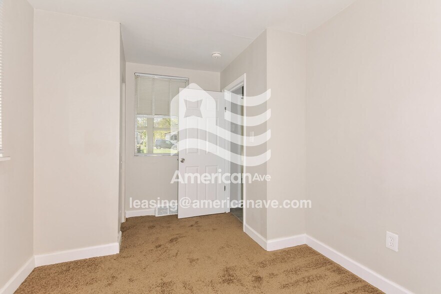 Building Photo - 2414 Gass Ave