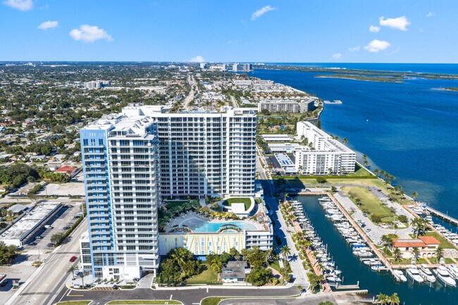 Building Photo - 220 Lake Shore Dr