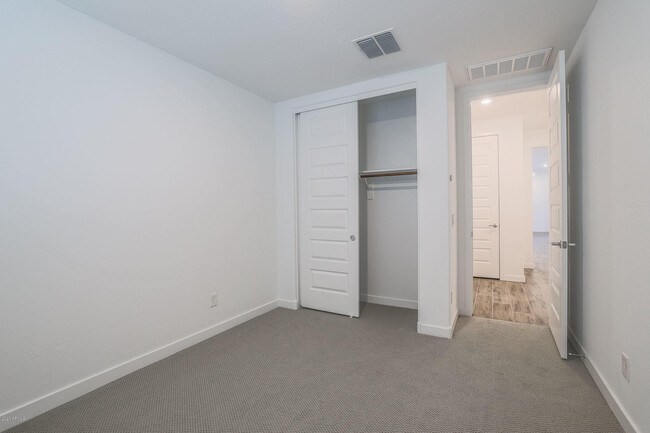 Building Photo - 16581 W Charlotte Dr