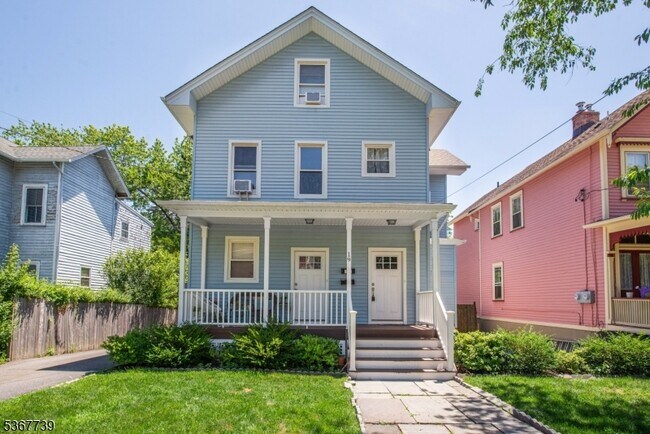Primary Photo - 19 St Lukes Pl