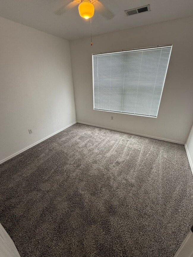 Building Photo - Spacious 5-Bedroom Home with 2 Living Areas – 2,270 Sq Ft Near Porter Dr.