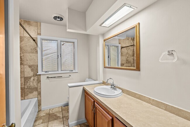 Building Photo - 3735 Heatherdowns Blvd