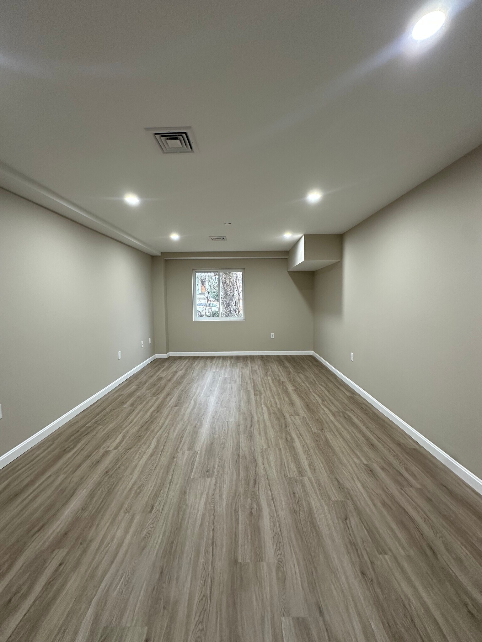 Building Photo - 64 Willard St