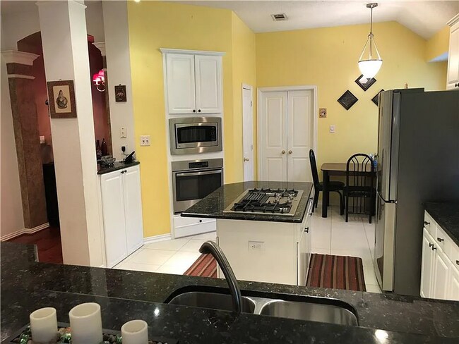 Building Photo - A charming 3-bedroom, 2-bath single-family home in Irving, Texas featuring spacious living areas,...