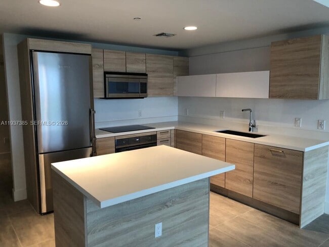 Building Photo - 16385 Biscayne Blvd