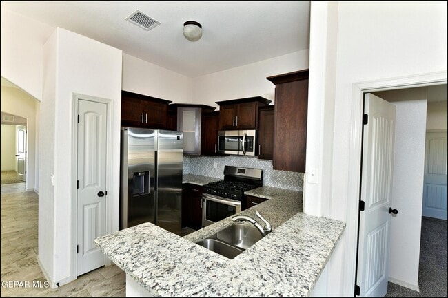 Building Photo - 14945 Tierra Escape Ave