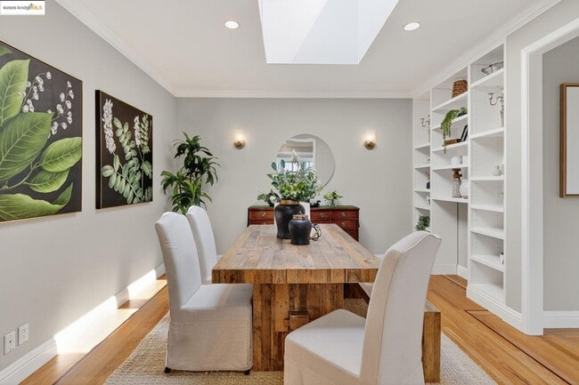 Building Photo - Four Bedroom Home with Panoramic Views