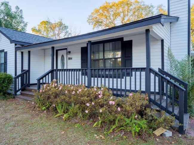 Building Photo - 804 Lakeland Ave