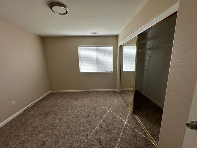 Building Photo - 3031 Sky Country Dr
