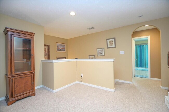Building Photo - 3 Bed Single-Family Home in Timbergrove Terrace 77008 in Gated Community