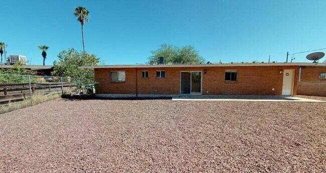 Building Photo - For Rent