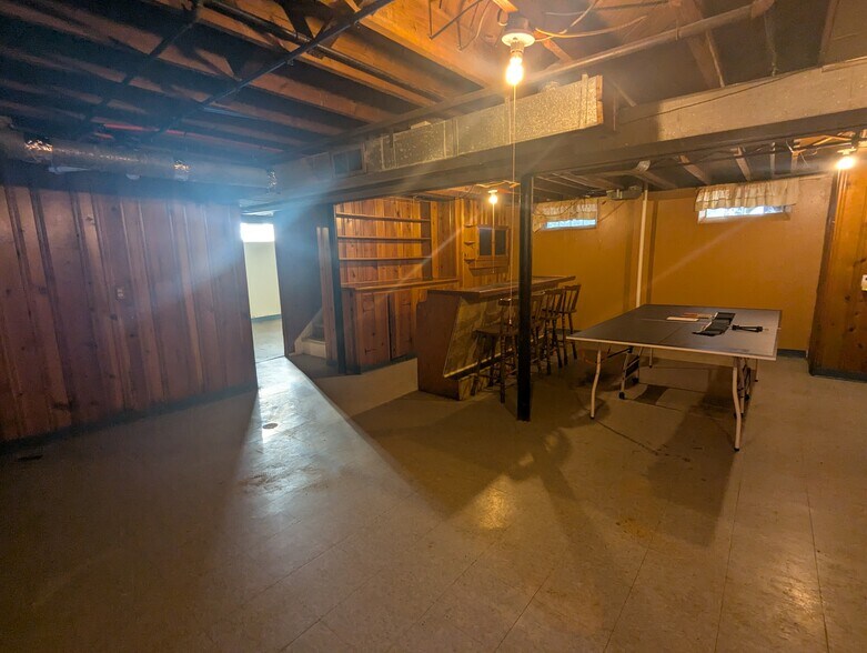 Building Photo - 9319 Fenton Ave
