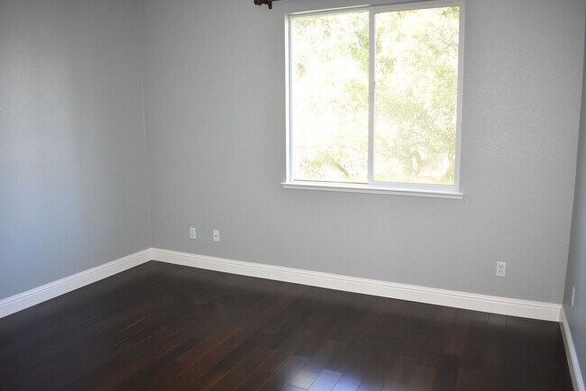 Building Photo - 630 Rogers Cir
