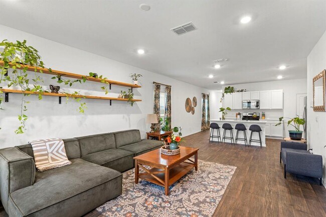 Building Photo - 12404 Silversmith Ln