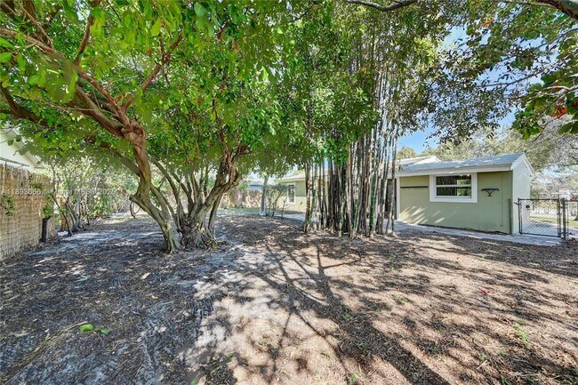 Building Photo - 4617 N Andrews Ave