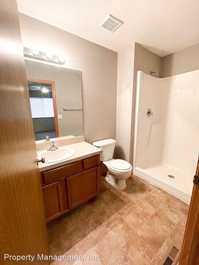 Building Photo - 3 br, 3 bath House - 2405 City View Court