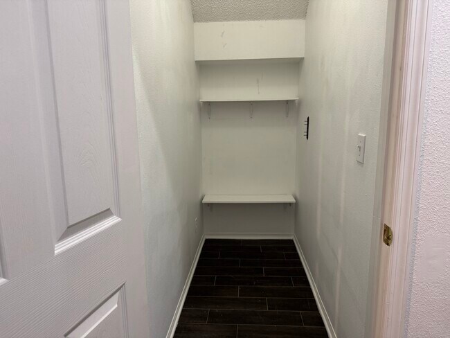 Building Photo - 7237 Bellingham Oaks Blvd