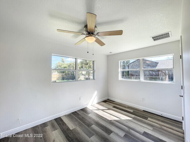 Building Photo - 124 Bermuda St