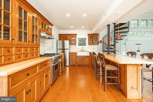 Building Photo - 6054 Honey Hollow Rd