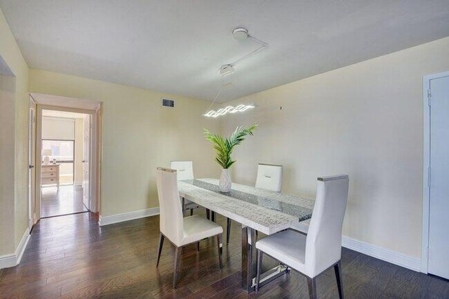 Building Photo - 3200 S Ocean Blvd