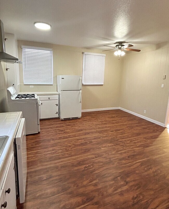 Building Photo - SPACIOUS 2 BD 1 BA W/ ASSIGNED GARAGE & STORAGE | UTILITIES INCLUDED