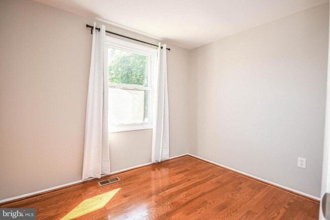 Building Photo - 10231 Millstream Dr