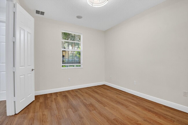 Building Photo - 2502 N Dixie Hwy