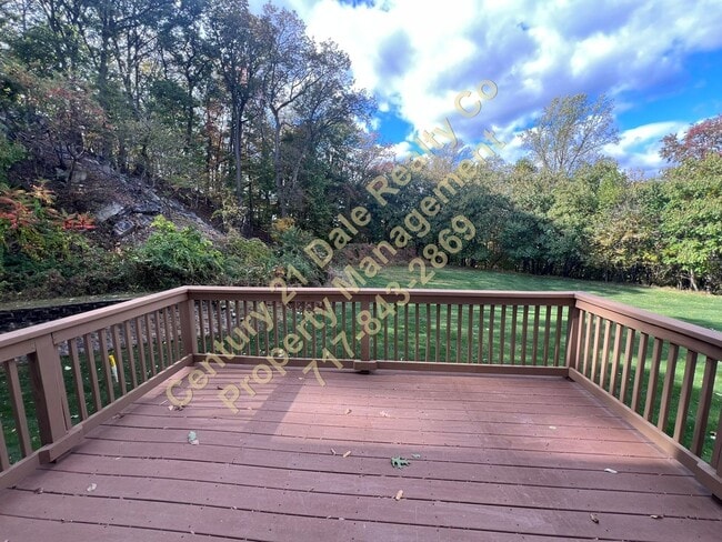 Building Photo - Beautiful 3 BR, 2.5 Bath home in Woodcrest...