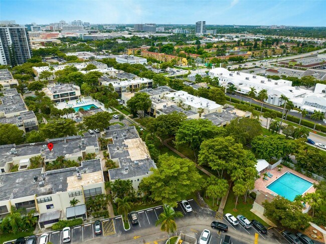 Building Photo - 20350 W Country Club Dr