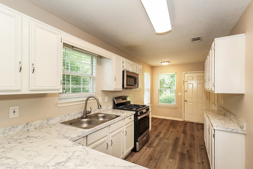 Building Photo - 1310 Waterton Trail