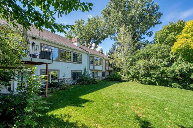 Building Photo - Immaculate Home for rent in gated cul-de-sac!