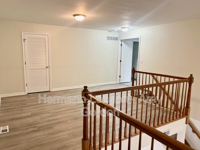 Building Photo - 4225 W Pine Blvd