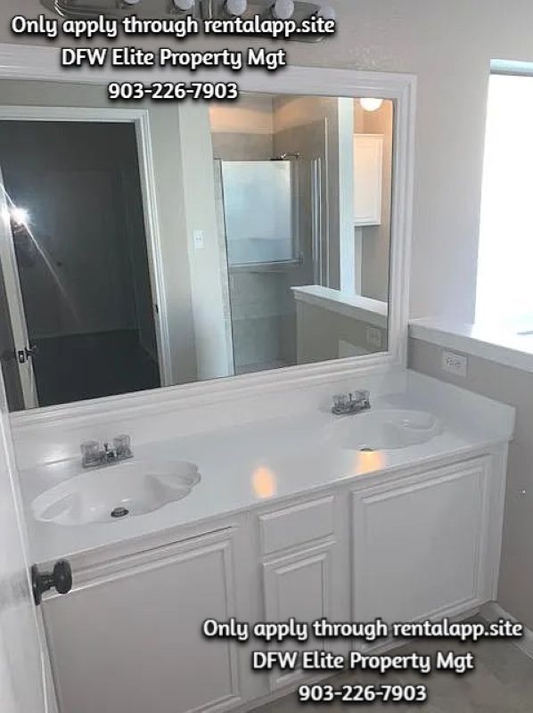 Building Photo - 468 Maplegrove Rd