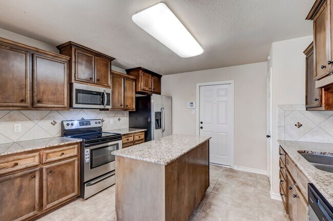 Building Photo - 2405 Coy Dr