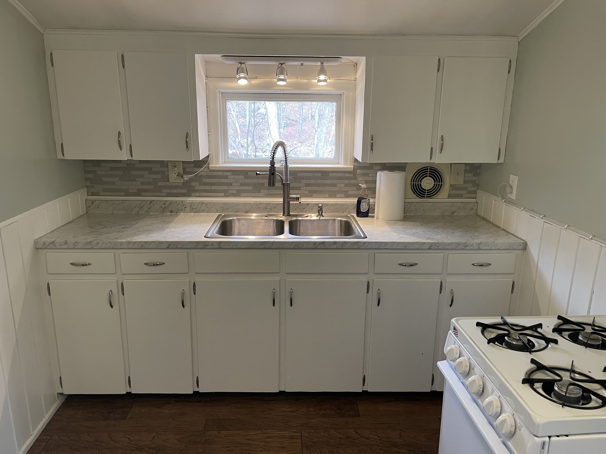 Kitchen - 235 Russia Rd