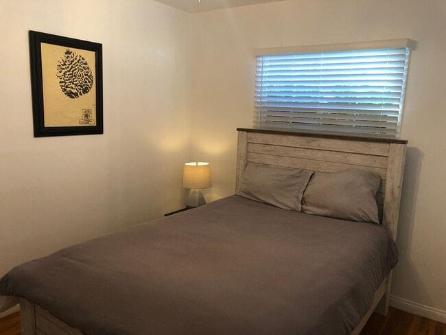 Building Photo - 12427 Chandler Blvd