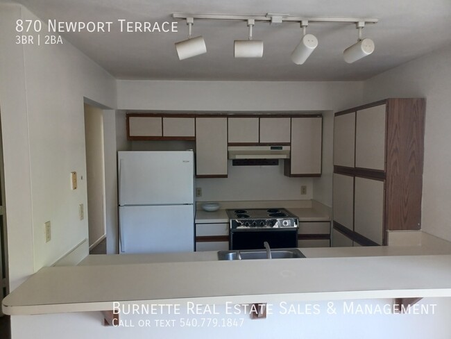 Building Photo - Great 3 bedroom Condo Only $1200