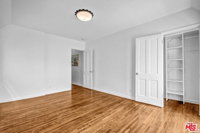 Building Photo - 350 S Roxbury Dr