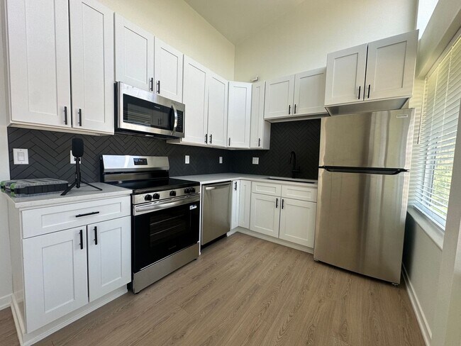 Building Photo - 3046 Anderberg Dr