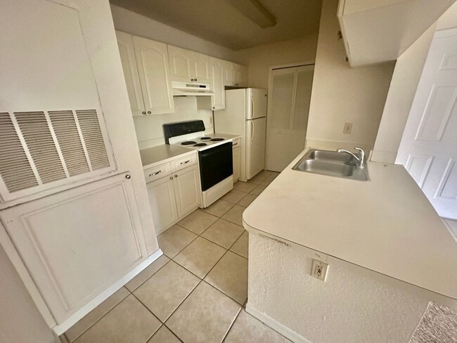Building Photo - Orlando - 1 Bedroom, 1 Bathroom - $1,195.00