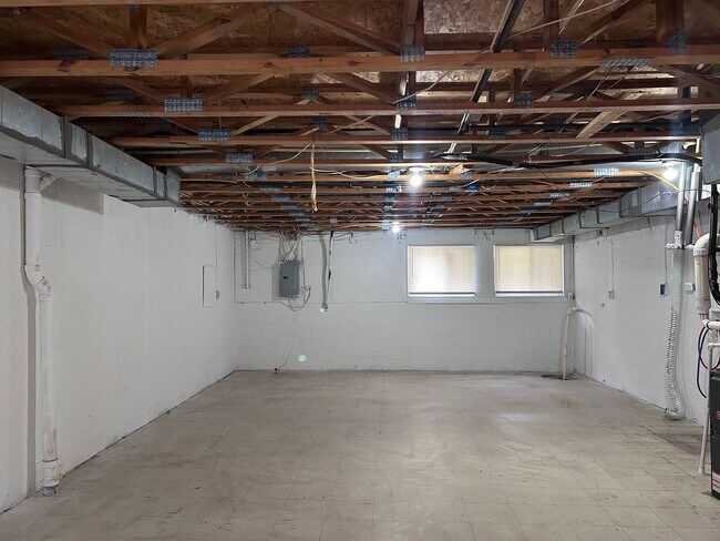 Building Photo - Baltimore - 3 Bedrooms and 2.5 baths Available!