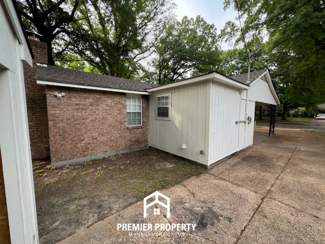 Building Photo - Spacious 3BR/2BA Home with Den & Living Room | Brick Fireplace & Large Yard