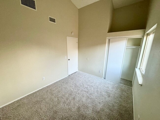 Building Photo - Beautiful 3 bedroom home