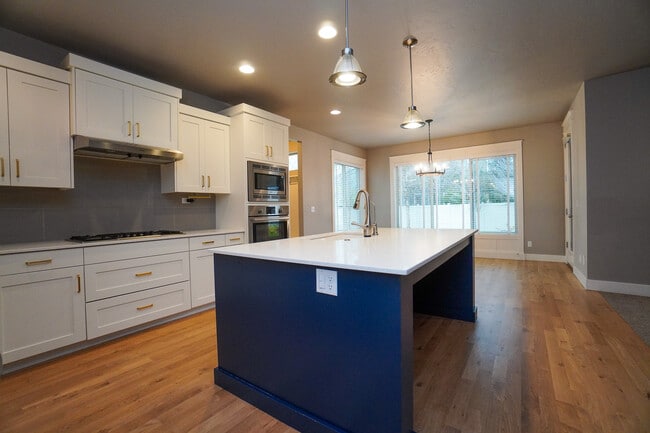 Building Photo - 2303 E Fratello St