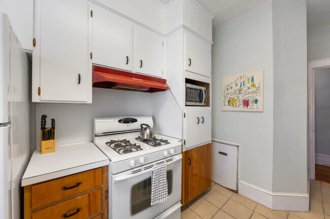 Building Photo - 536 Hawthorne Ln