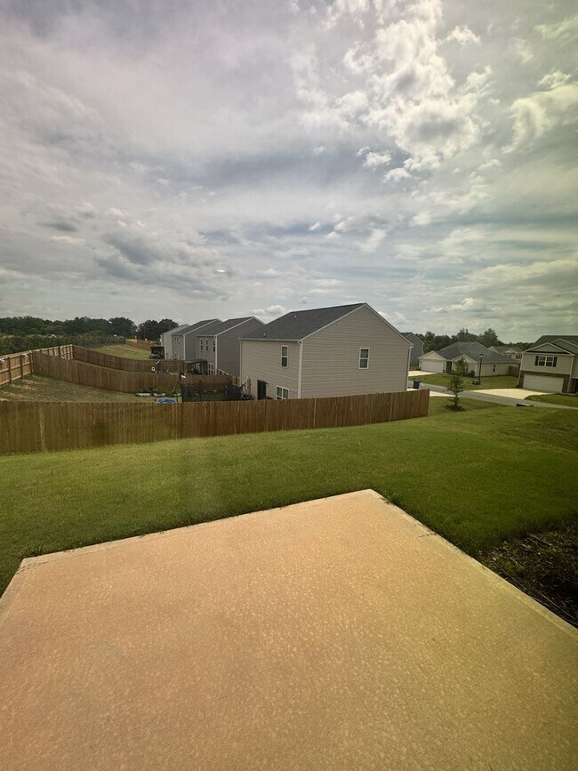 Building Photo - ***** $200 OFF FIRST MONTH RENT *****