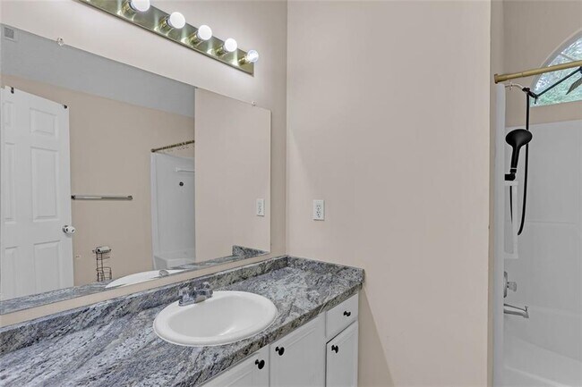 Building Photo - 1315 Sweetwater Ct