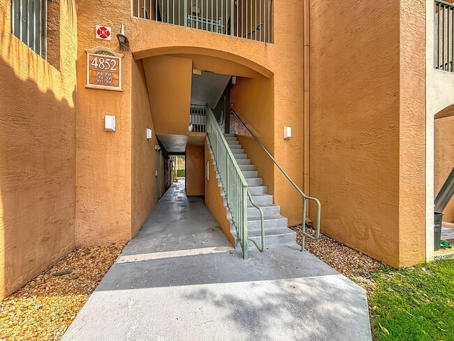 Building Photo - Super Cozy 2 bedroom in Desirable Neighborhood in coconut creek